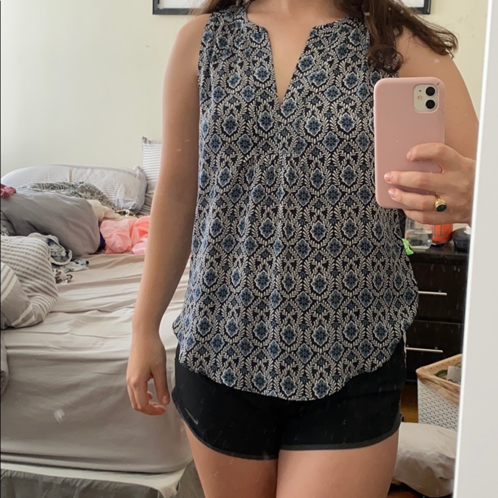 Navy blue flower patterned shell! Loft size XS NWT